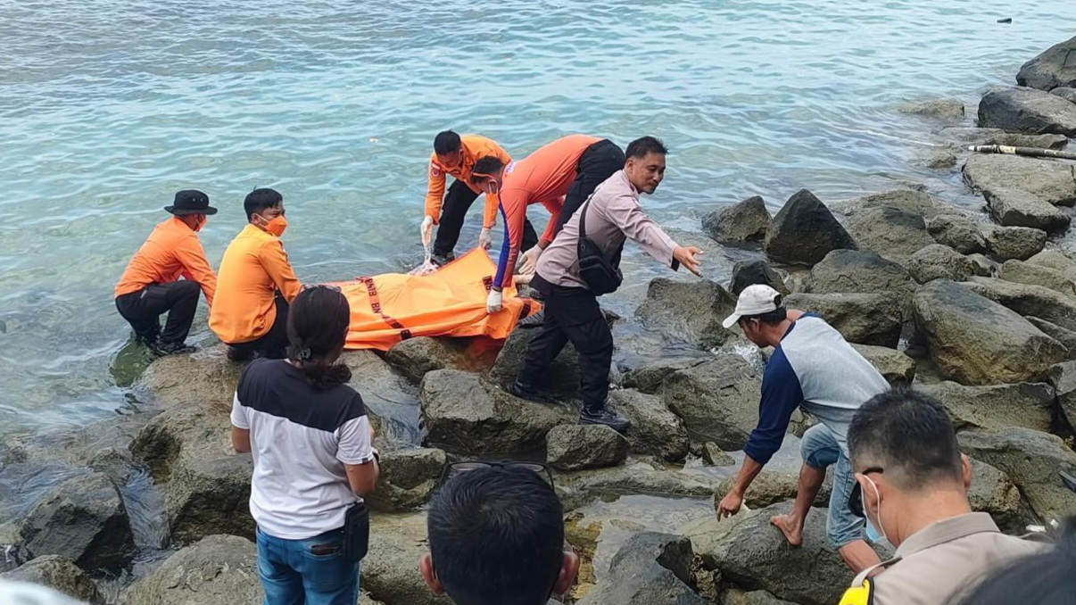 Mayat Pria Tanpa Identitas Ditemukan Mengambang di Pantai Desa Canti, Lampung Selatan